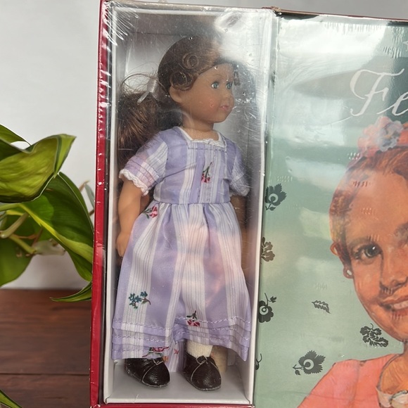 American Girl Felicity's 6-Book Set + Mini Doll - Picture 2 of 7